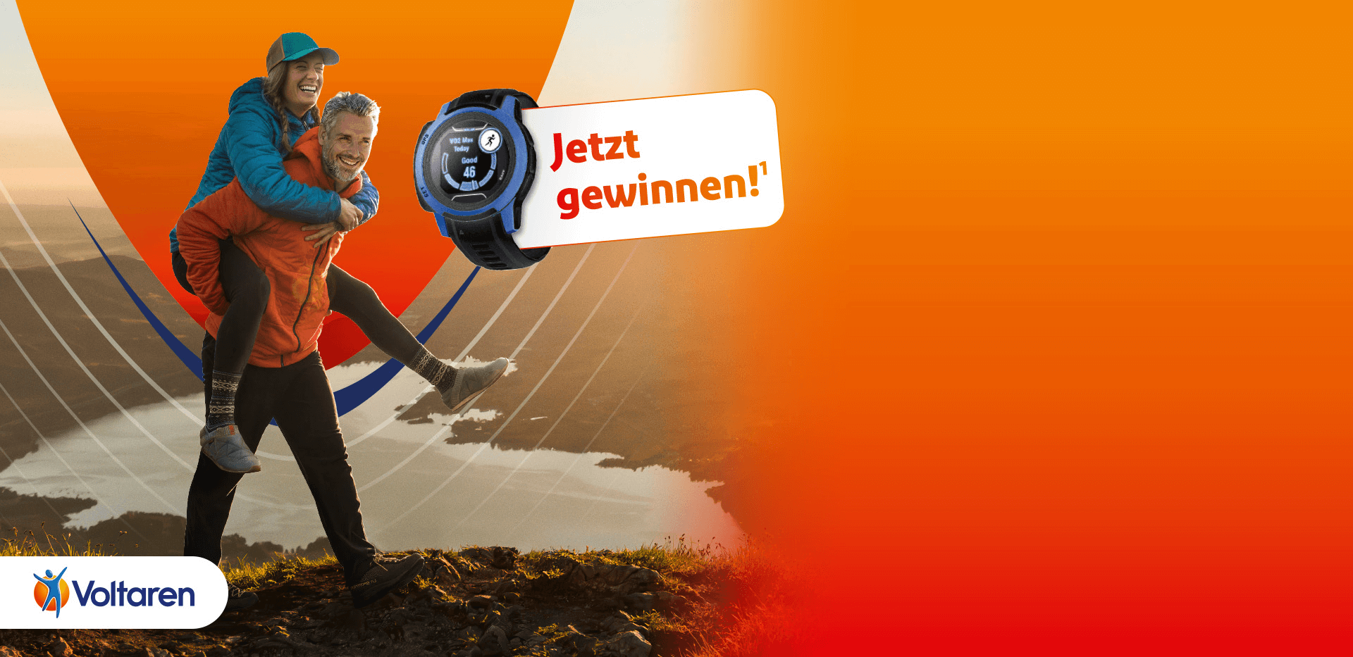 Wanderndes Paar in einer Berg- und Seenlandschaft während dem Sonnenaufgang, Sportuhr mit Störertext 'Jetzt gewinnen!', Voltaren-Logo im Vordergrund.